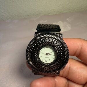 Black Textured Round Face Quartz Watch